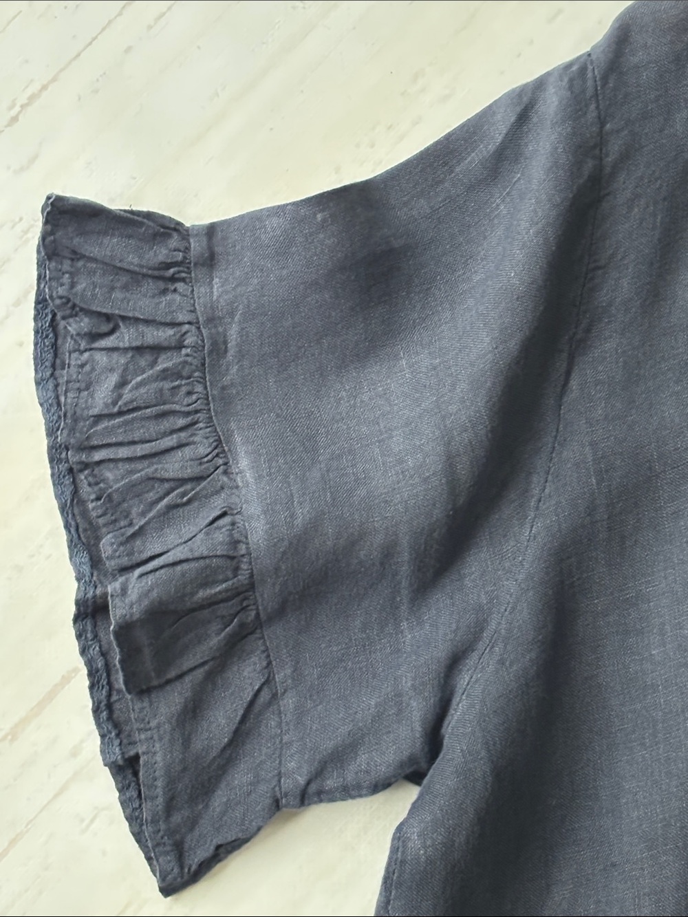 Like New Women's Navy Ruffle-Hem Linen Short Sleeve Blouse - Top Size Large - Picture 11 of 16